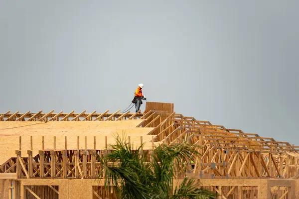 Modern Roof Replacement Options for Energy Efficiency