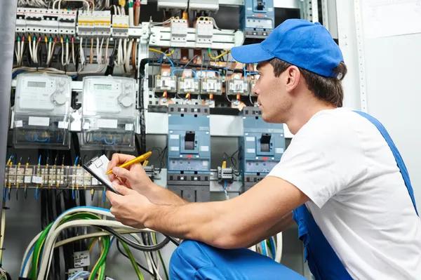 Hire Skilled Electrician Services for Residential and Commercial Work