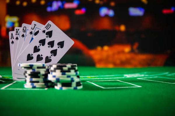 How Players Choose Between online casinos Singapore